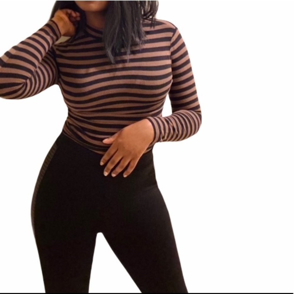 BROWN & BLACK TURTLE NECK.